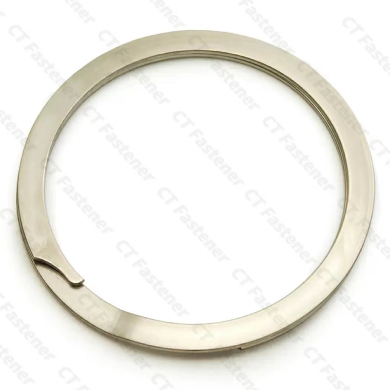 Spiral retaining ring for double bore